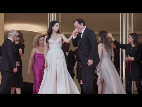 Quentin Tarantino and Daniella Pick in love on the red carpet in Cannes