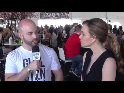 Matthew Santoro speaks with Jordan Hewson at Global Citizen 2015 Earth Day