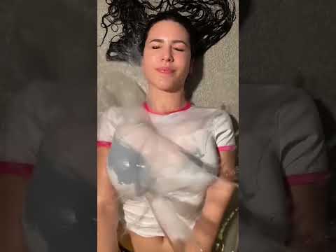 Big boobs girl gets wet #booba #bigboobs #boobs #croptop #underboobs