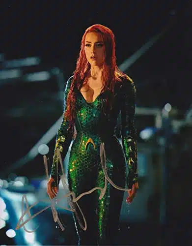 Amber Heard signed Aquaman xphoto