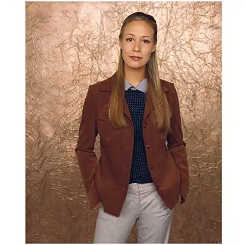 Gilmore Girls x Photo Beautiful Liza WeilParis Geller Brown Blazer Pose kn